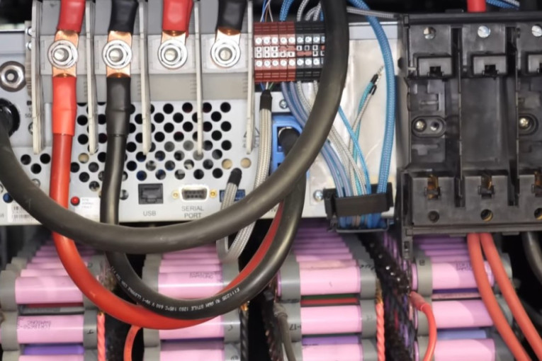 Čovek kog su ismevali zbog skupljanja baterija danas ima kuću koja osam godina radi na potpuno besplatnu energiju