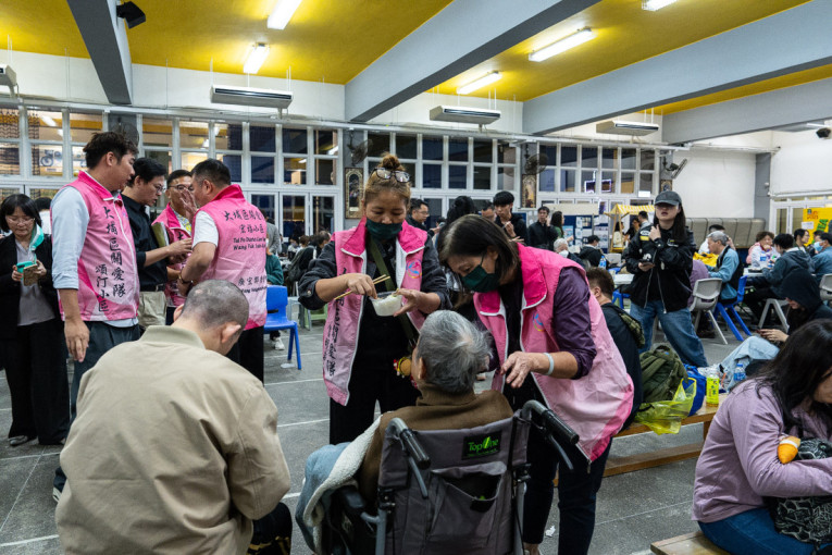 Porastao broj žrtava požara u stambenom kompleksu u Honkongu! Poginule 44 osobe