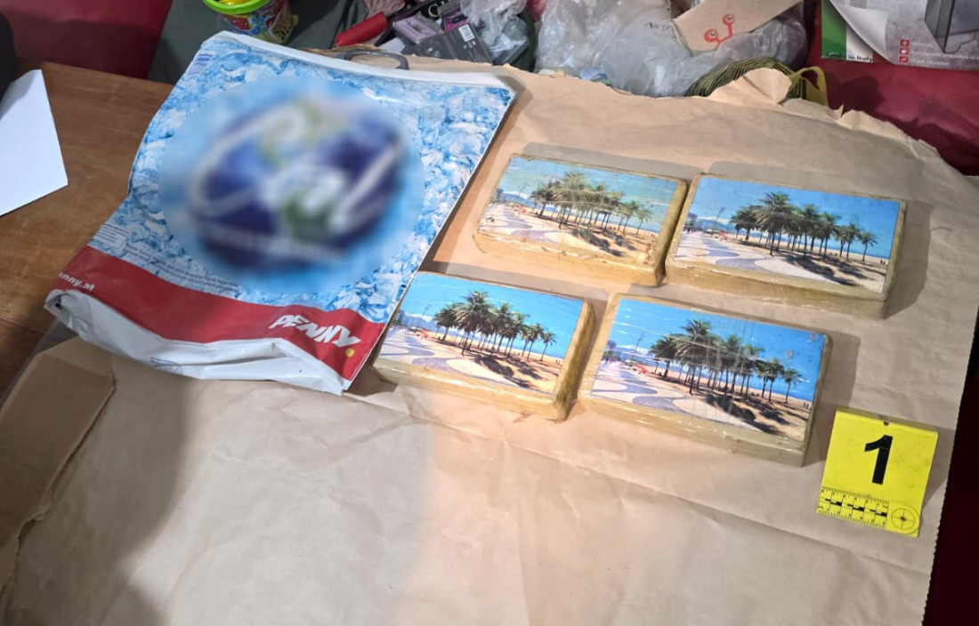 Težak udes na putu Irig–Ruma: Četvoro mrtvih, kombi udario u valjak! (VIDEO)