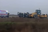 Težak udes na putu Irig–Ruma: Četvoro mrtvih, kombi udario u valjak! (VIDEO)