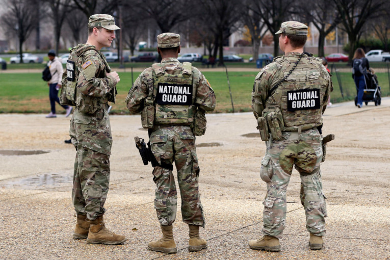 Krvavi Crni petak: Dvoje ranjeno u pucnjavi usred šopinga! (VIDEO)