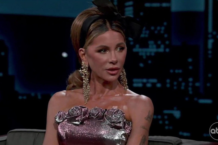 Rizičan modni potez: Kejt Bekinsejl se pojavila u svetlucavoj haljini sa neobičnim spojem upečatljivih aksesoara (FOTO)