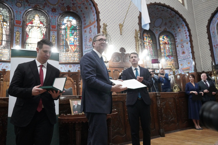 Vučić nakon dobijanja nagrade "Ištvan Pastor": Jedno od najdražih priznanja, mi danas žanjemo najlepše plodove (VIDEO/FOTO)
