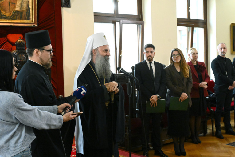 Patrijarh Porfirije uručio stipendije apsolventima Univerziteta u Beogradu (FOTO)