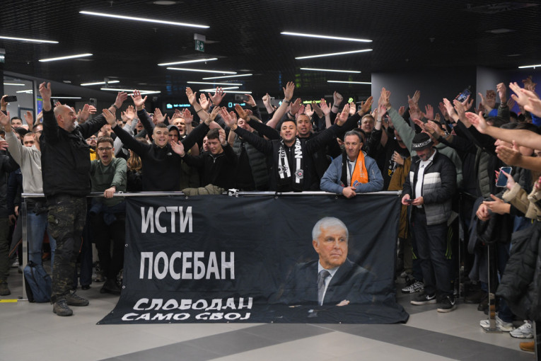 Grobari napravili ludnicu na aerodromu zbog Žoca! Teslom se ori: Obradović Željko! (FOTO/VIDEO)