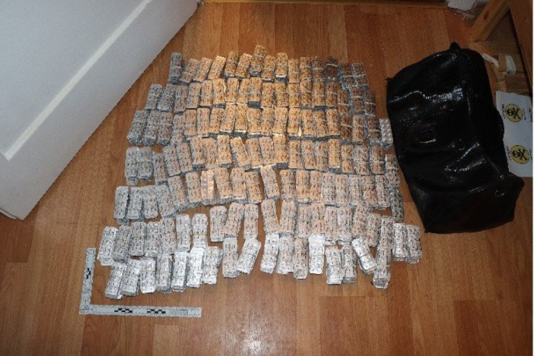 Stigla opasna pošiljka za maloletnike! Drogu spakovali u cigarete i žele bombone, udara u mozak! (FOTO)