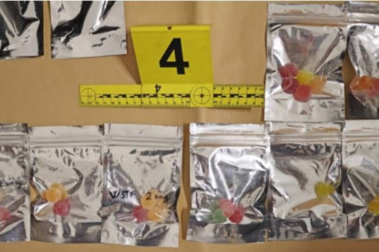 Stigla opasna pošiljka za maloletnike! Drogu spakovali u cigarete i žele bombone, udara u mozak! (FOTO)
