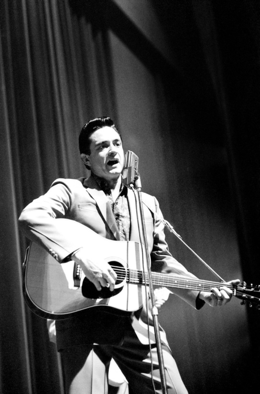 Doli Parton baš ozbiljno "pala" na ovog pevača: Sve priznala njegovoj ženi!