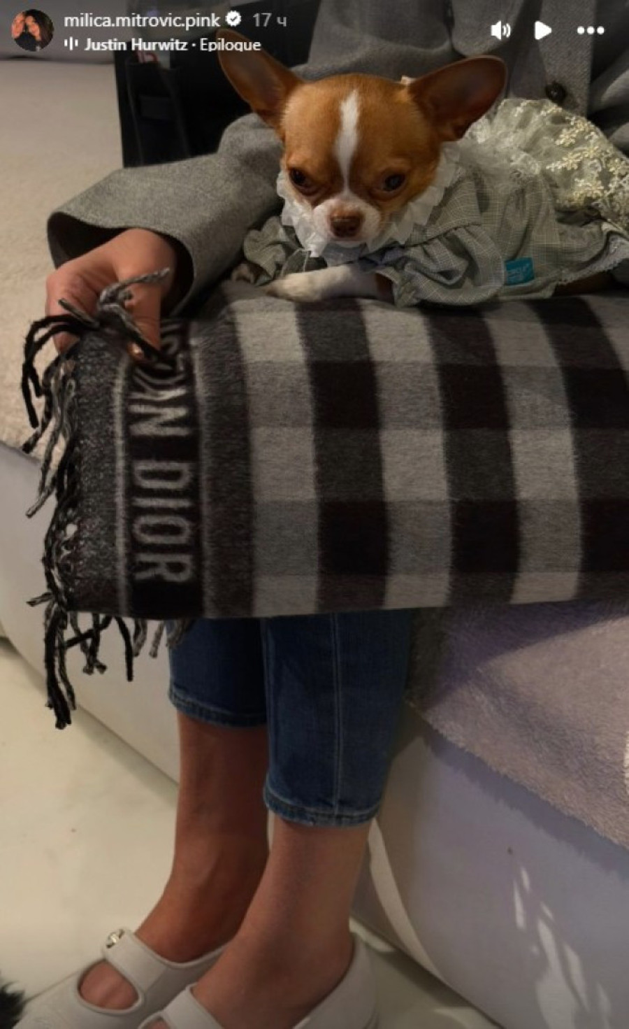 Kamin, ogledalo skoro do plafona: Milica Mitrović raspametila pošto je pokazala delić porodične vile! (FOTO)