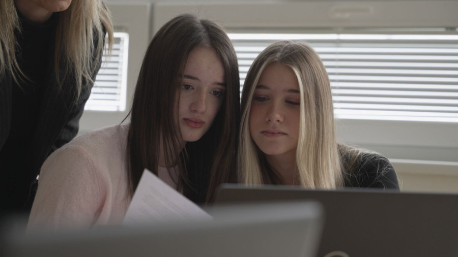 One su buduće inženjerke, ekonomistkinje ali pre svega ponos svog kraja: Mlade Dragačevke svesne koliko je obrazovanje važno (FOTO)