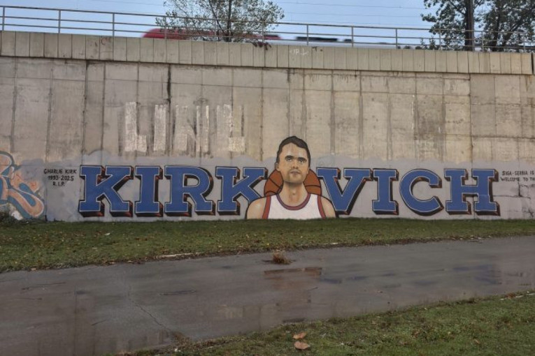 Kirković! U Beogradu osvanuo mural posvećen tragično ubijenom Čarliju Kirku! (FOTO/VIDEO)