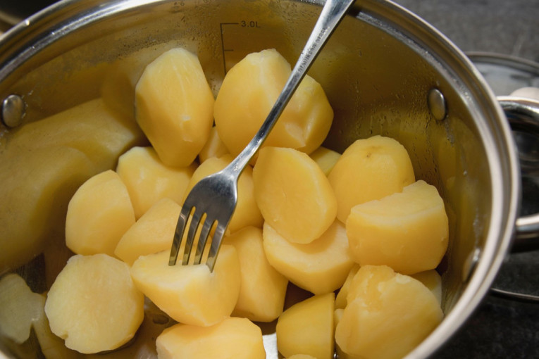 Recept dana: Slane knedle sa mlevenim mesom i sirom osvajaju već na prvi zalogaj