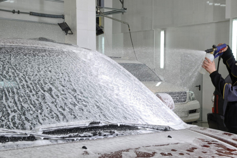 Morate da budete oprezni: Kako da zimsko pranje automobila ne dovede do skupe štete?