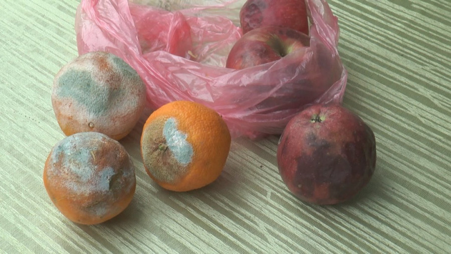 Čovek koji jede samo trulo: Milutin 30 godina ne jede svežu hranu – pije i pokvareno mleko!