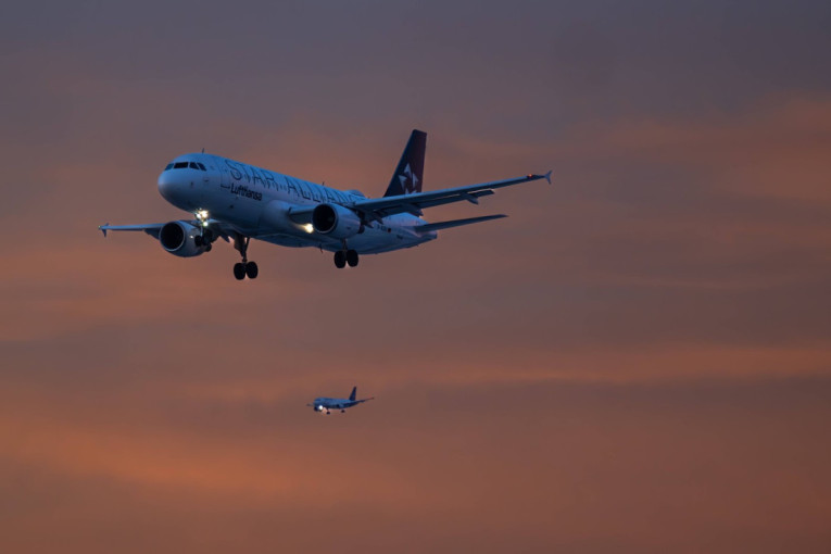 Prizemljeno 6.000 aviona! Jedan naglo izgubio visinu, nastala potpuna panika, evo zbog čega