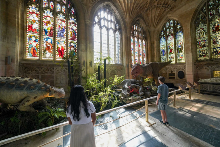 Ne zna se da li je lepša priroda ili arhitektura: Ovaj engleski grad će se posebno svideti umetničkim dušama (FOTO)