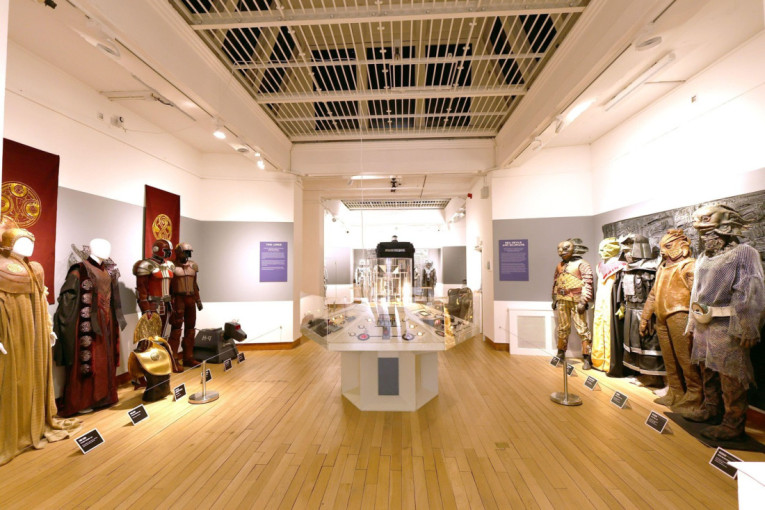 Ne zna se da li je lepša priroda ili arhitektura: Ovaj engleski grad će se posebno svideti umetničkim dušama (FOTO)