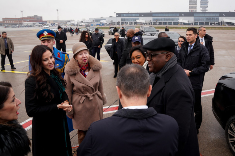 Orban obavestio Vučića o razgovoru sa Putinom: Mađarska će pomoći Srbiji (FOTO)