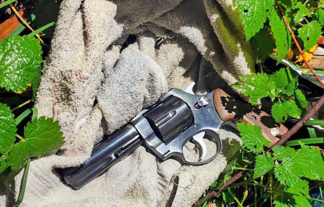 Nova hapšenja zbog krađe iz MUP-a u Doljevcu: Krijumčarka oružja napala policiju, nađena i droga (FOTO)