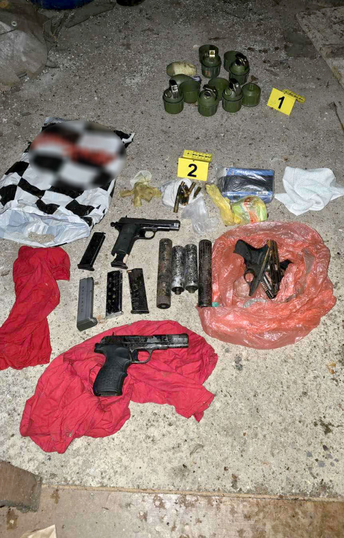 Nova hapšenja zbog krađe iz MUP-a u Doljevcu: Krijumčarka oružja napala policiju, nađena i droga (FOTO)