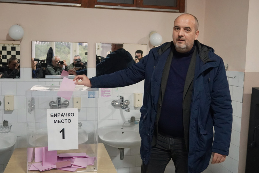 Izbori u tri opštine: Zatvorena biračka mesta! U Negotinu bušili gume, nađene palice! U Mionici demoliran lokal (FOTO/VIDEO)