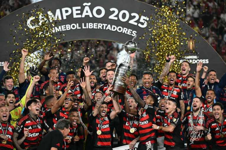 Flamengo na tronu Južne Amerike! Danilo najvećem brazilskom klubu doneo trofej Kopa Libertadores!