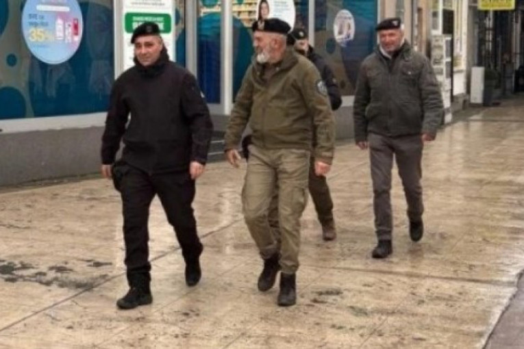 Udarne pesnice blokadera: Pogledajte ko je stigao u Negotin na dan održavanja izbora (FOTO/VIDEO)