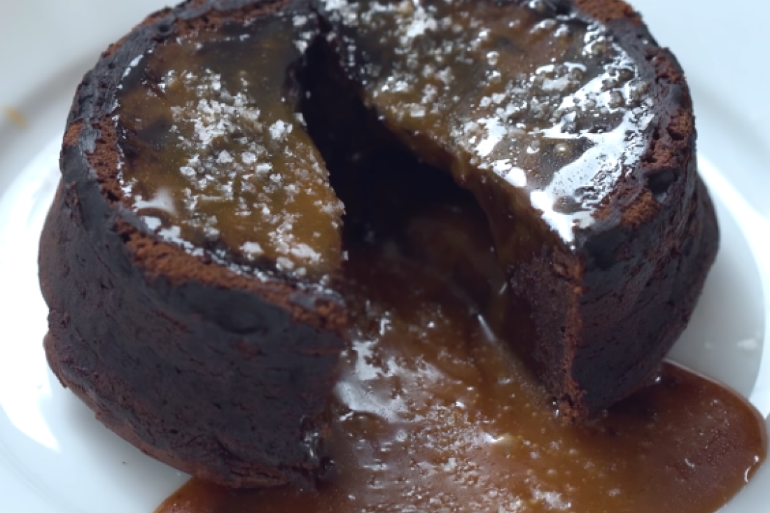 Recept dana: Honeycomb ili saće bombone su viralni kolač koji se pravi od tri sastojka - pod prstima hrska, u ustima se topi