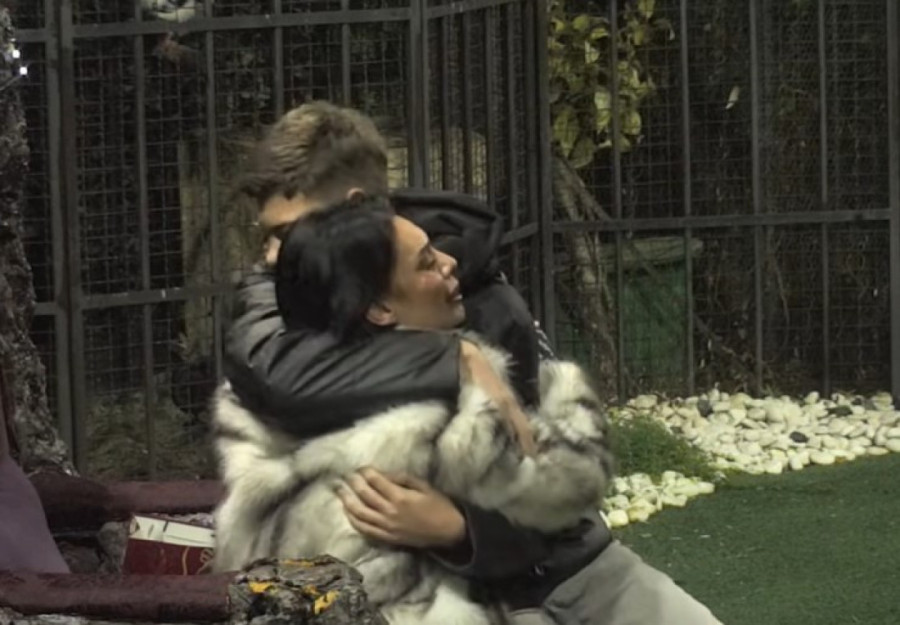 Mina Vrbaški zajecala na sav glas zbog brata: "Fali mi sve ove godine" (VIDEO)