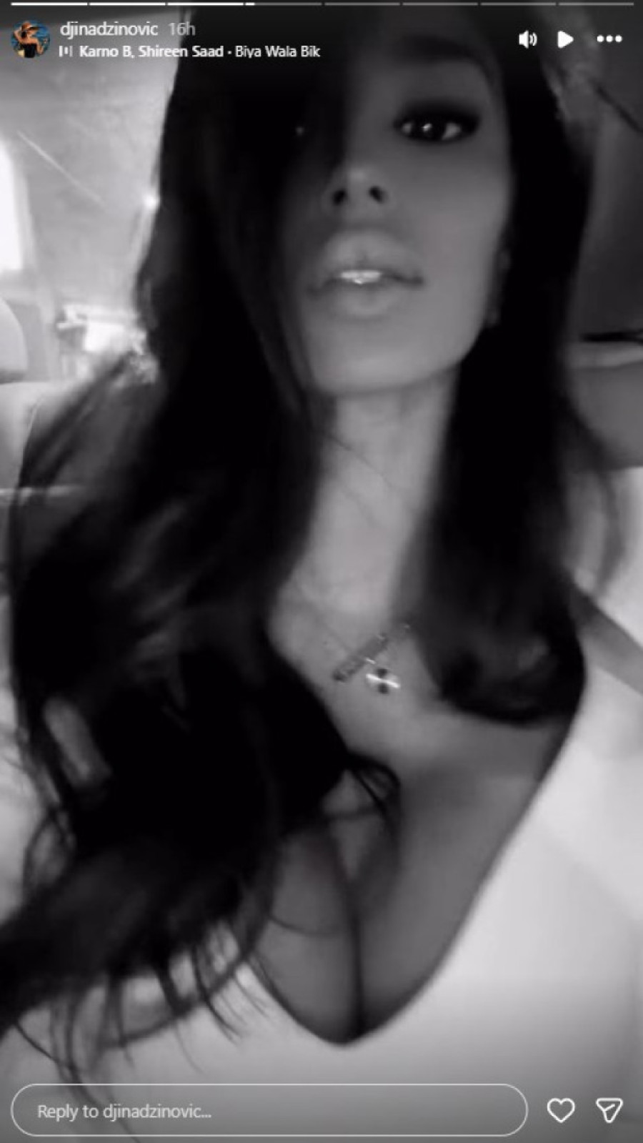 Zavodljivo izdanje Đine Džinović! Pevačeva ćerka zablistala u belom, grudi u prvom planu!