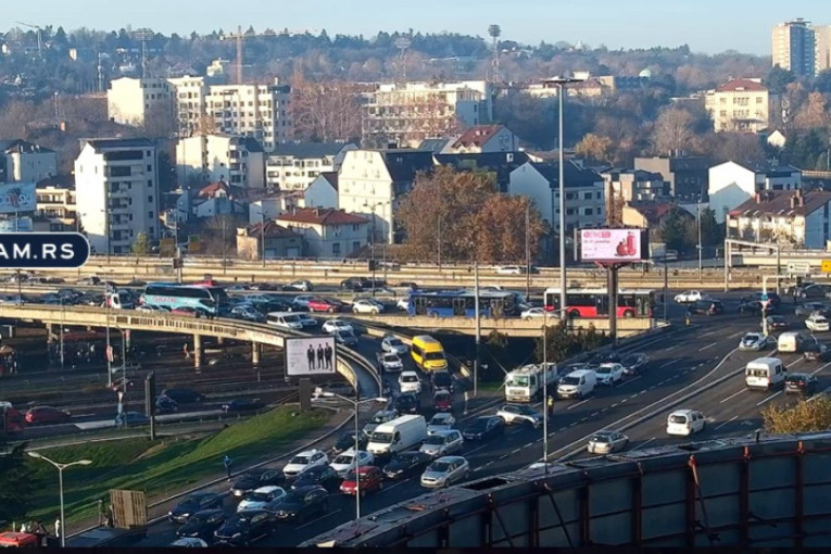 Ponedeljak u Beogradu: Gužve na ključnim gradskim saobraćajnicama, evo šta vas čeka! (FOTO)