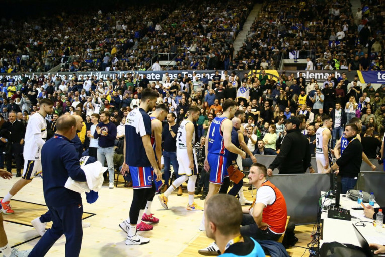 FIBA nije ostala nema na meč Srbije u Sarajevu: Čisti haos! (VIDEO)