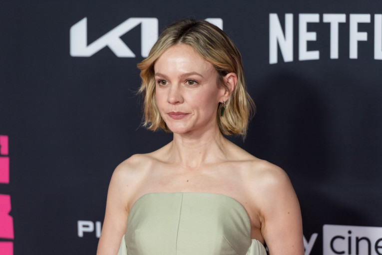 Izgleda kao da je sišla sa Olimpa: Keri Maligan pleni nežnošću u satenskoj haljini (FOTO)