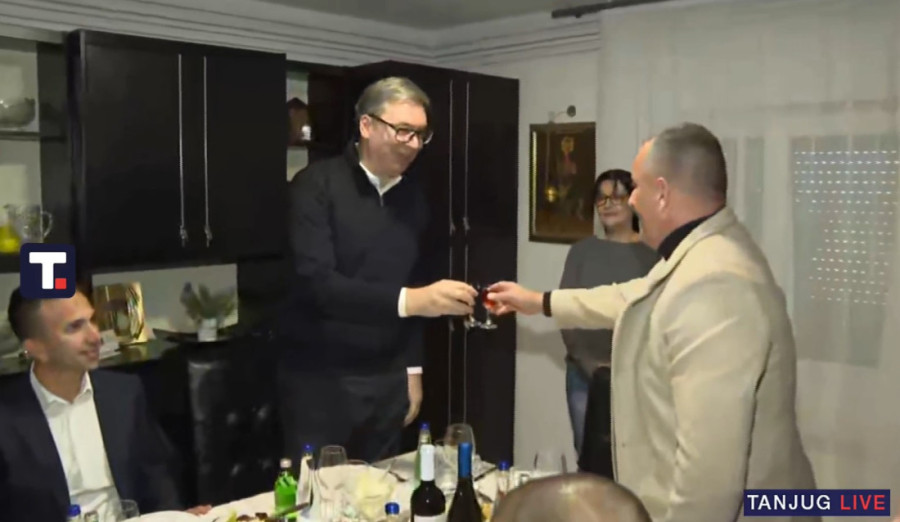 Vučić dočekan u selu Tolić kod Mionice: "Mi smo danas i zvanično ušli u izbornu godinu" (FOTO/VIDEO)