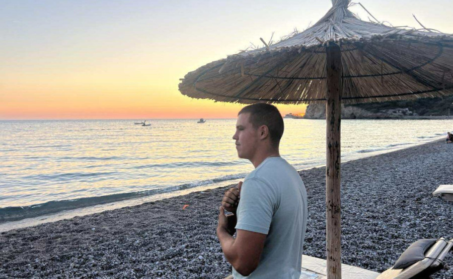 Dok njegovi vršnjaci odmaraju, on zarađuje za auto! Mladić sa Zlatibora otišao u Budvu i vratio se sa kolima