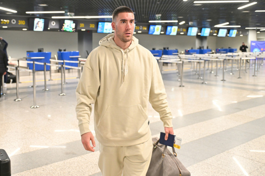 Ko je devojka s kojom je raskinuo Vlahović? Fudbaler i fatalna brineta se ceo život znaju!