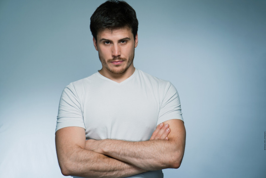 Potresna i istinita priča o jednom od najvećih srpskih junaka: Monodrama "Vetar i zastave" u Pozorištu Slavija (FOTO)