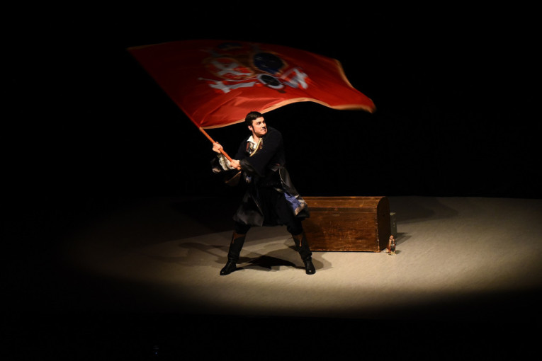 Potresna i istinita priča o jednom od najvećih srpskih junaka: Monodrama "Vetar i zastave" u Pozorištu Slavija (FOTO)