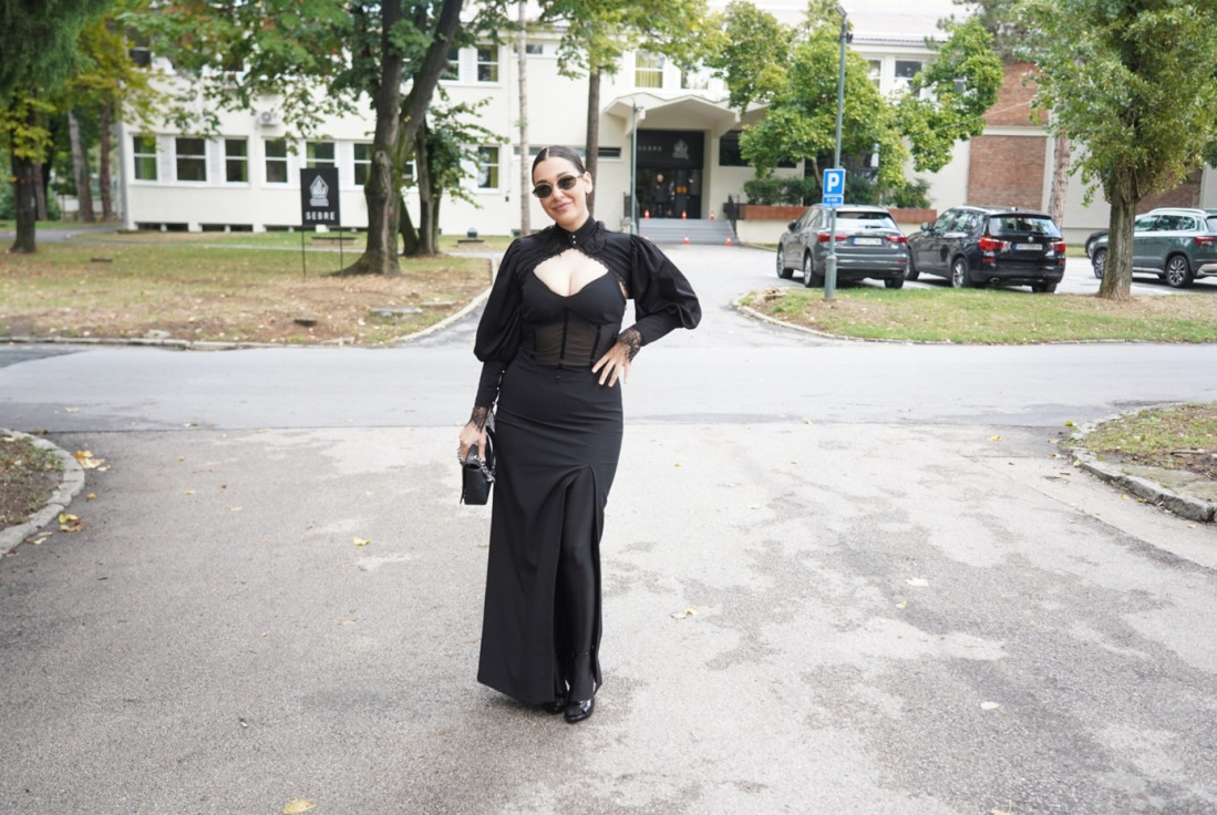 Imamo najveću modnu katastrofu na estradi! David Ćurčić u pevačicu uperio prst: "Kao prava kranjska kobasica!"