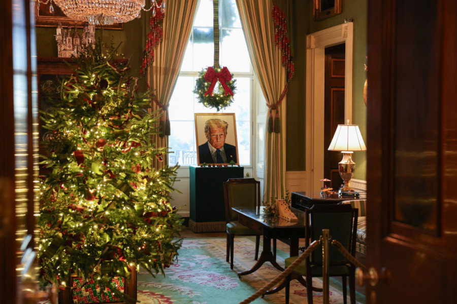 Melanija Tramp pokazala kako je okitila Belu kuću: Jelke se ne mogu prebrojati, a jedna slika se posebno izdvojila (VIDEO/FOTO)