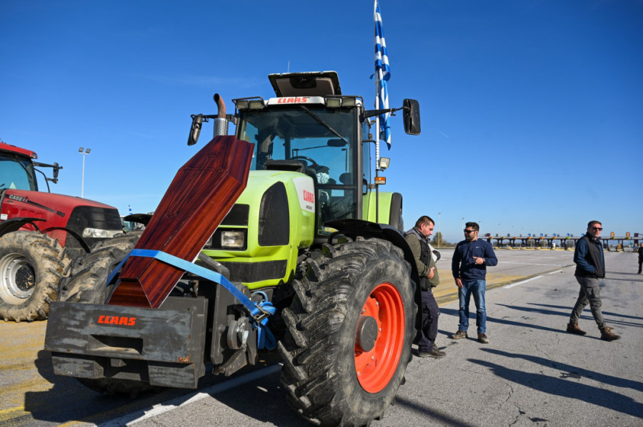 Poljoprivrednici blokirali Evzoni: Zatvoren granični prelaz u oba pravca, najavljeni protesti širom zemlje (VIDEO/FOTO)
