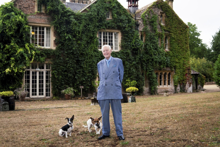 Bogataš traži ženu, a spisak zahteva je hit: Mora biti mlađa bar 20 godina, ne sme biti Škorpija i iz država koje počinju na I (FOTO)