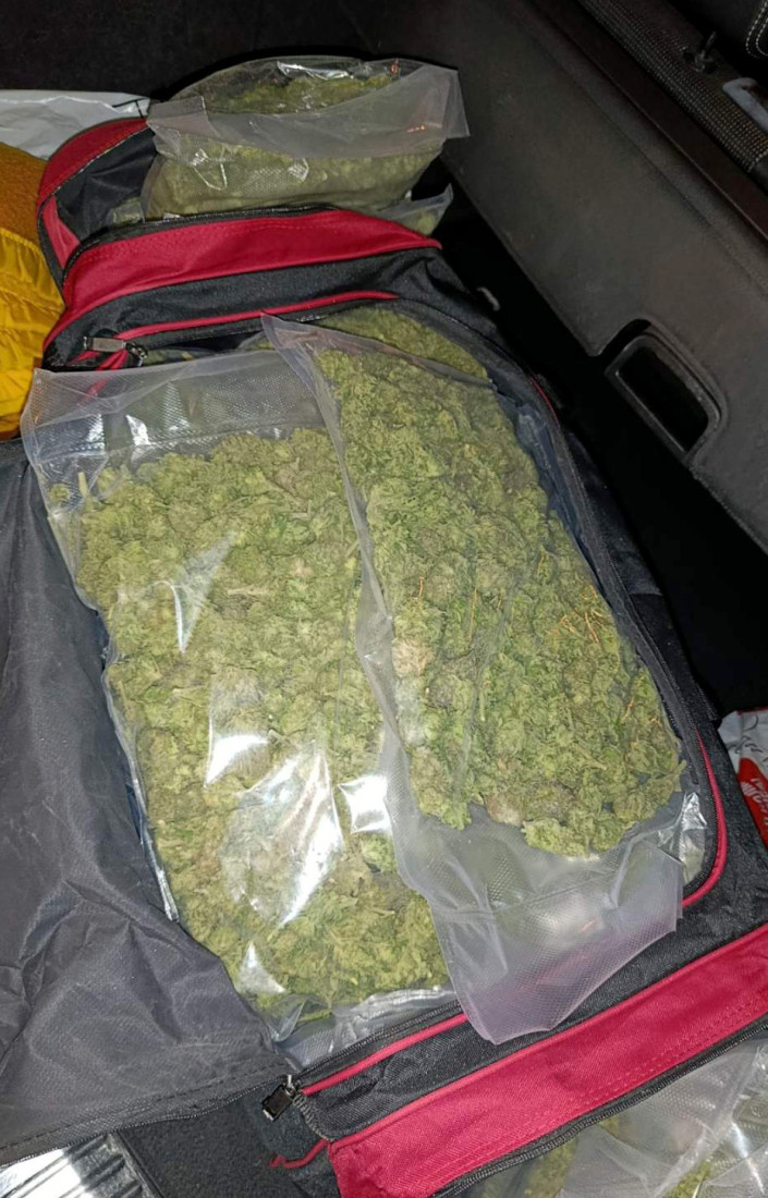 "Opel" filovan drogom: Velika zaplena kod Prokuplja (FOTO)