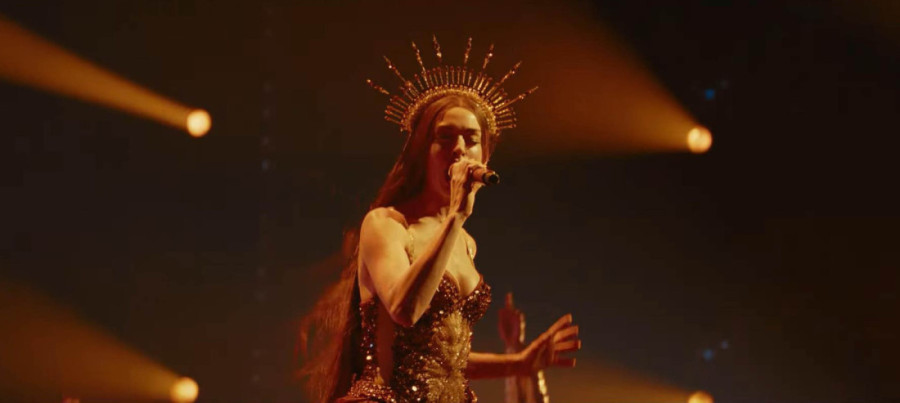 En Hatavej u novom filmu igra posrnulu pop zvezdu: Sudeći po prvim kritikama posrnula je i ona (FOTO/VIDEO)