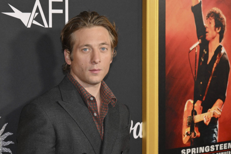 Džeremi Alen Vajt priznao da je bio pred pucanjem zbog uloge Brusa Springstina: Plakao bih još više nego što već jesam (FOTO/VIDEO)