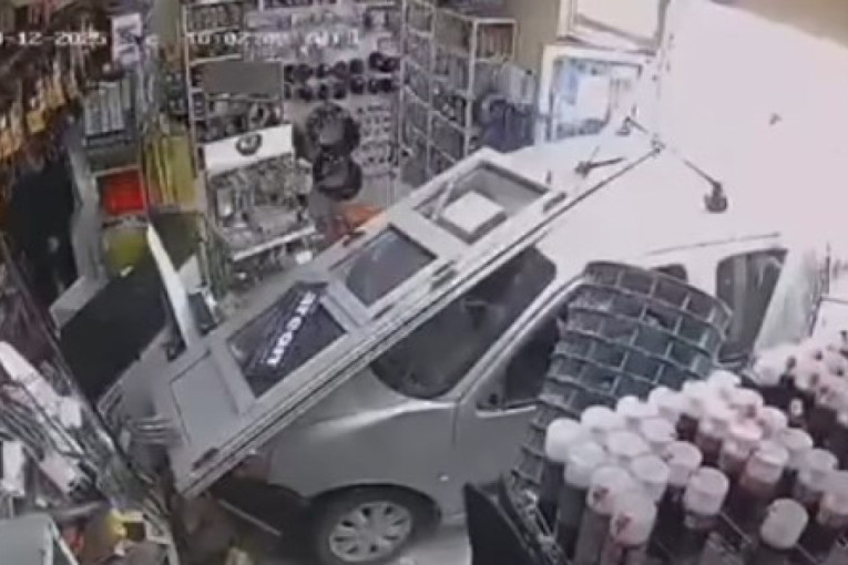 Udes na kružnom toku! Sudarila se dva autobusa kod Ušća