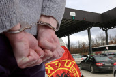 Uhapšen Albanac zbog izazivanja rasne i verske mržnje: Imao zastavu sa oznakama "UČK"