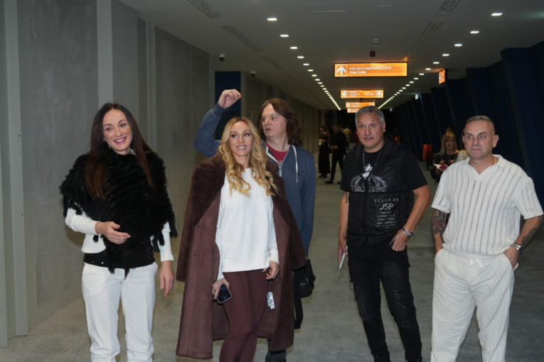 Prekinut koncert pevača 90-ih zbog dojave o bombi: Policija evakuiše objekat