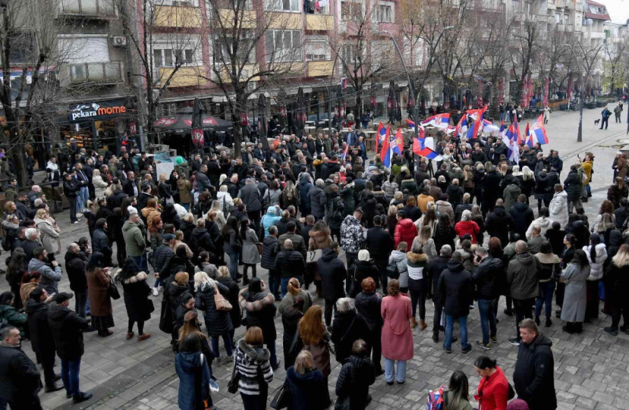 Vijore se trobojke na KiM: Građani severnog dela Kosovske Mitrovice  i Leposavića dočekali nove gradonačelnike! (FOTO)
