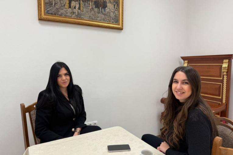 Deset laptopova stiglo osnovcima škole "Bobota" kod Vukovara: Fondacija Sveta Petka svečano uručila donaciju!